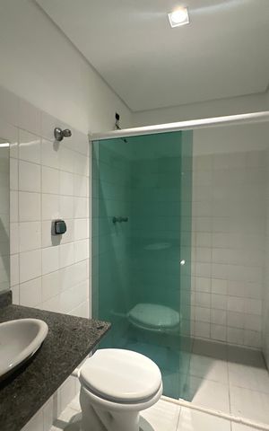 Casa de condomínio para alugar com 654m², 5 quartos e 4 vagas Casa de condomínio para alugar com 654m², 5 quartos e 4 vagasBanheiro de serviço