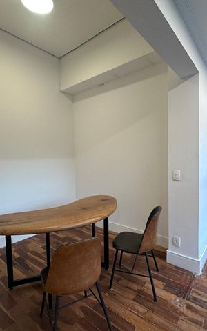 Casa de condomínio para alugar com 654m², 5 quartos e 4 vagas Casa de condomínio para alugar com 654m², 5 quartos e 4 vagasEscritório