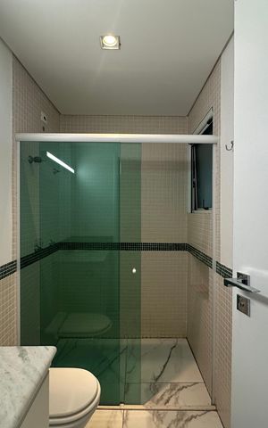 Casa de condomínio para alugar com 654m², 5 quartos e 4 vagas Casa de condomínio para alugar com 654m², 5 quartos e 4 vagasBanheiro da Suíte 1