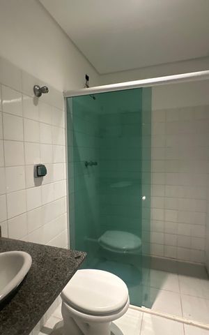 Casa de condomínio para alugar com 654m², 5 quartos e 4 vagas Casa de condomínio para alugar com 654m², 5 quartos e 4 vagasBanheiro de serviço