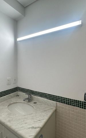 Casa de condomínio para alugar com 654m², 5 quartos e 4 vagas Casa de condomínio para alugar com 654m², 5 quartos e 4 vagasBanheiro da Suíte 1