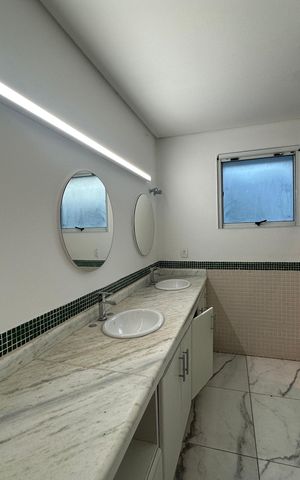 Casa de condomínio para alugar com 654m², 5 quartos e 4 vagas Casa de condomínio para alugar com 654m², 5 quartos e 4 vagasBanheiro da Suíte 5
