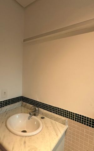 Casa de condomínio para alugar com 654m², 5 quartos e 4 vagas Casa de condomínio para alugar com 654m², 5 quartos e 4 vagasBanheiro da Suíte 4