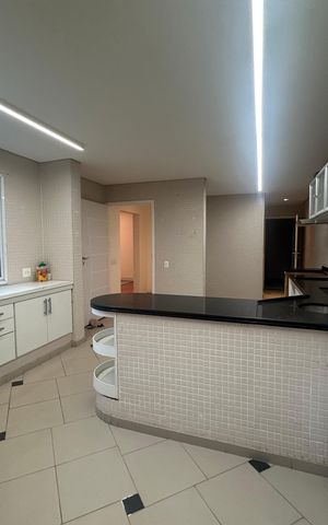 Casa de condomínio para alugar com 654m², 5 quartos e 4 vagas Casa de condomínio para alugar com 654m², 5 quartos e 4 vagasCozinha