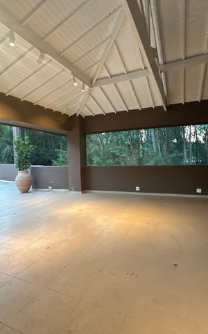 Casa de condomínio para alugar com 654m², 5 quartos e 4 vagas Casa de condomínio para alugar com 654m², 5 quartos e 4 vagasGaragem