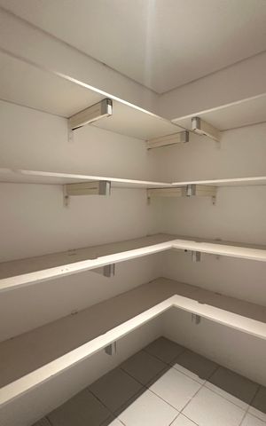 Casa de condomínio para alugar com 654m², 5 quartos e 4 vagas Casa de condomínio para alugar com 654m², 5 quartos e 4 vagasDespensa