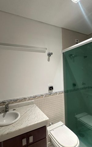Casa de condomínio para alugar com 654m², 5 quartos e 4 vagas Casa de condomínio para alugar com 654m², 5 quartos e 4 vagasBanheiro da Suíte 3