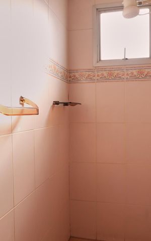 Apartamento à venda com 220m², 4 quartos e 2 vagas Apartamento à venda com 220m², 4 quartos e 2 vagasBanheiro da Suíte 1