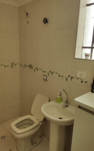 Casa à venda com 160m², 3 quartos e 2 vagas Casa à venda com 160m², 3 quartos e 2 vagasBanheiro