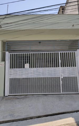 Casa à venda com 160m², 3 quartos e 2 vagas Casa à venda com 160m², 3 quartos e 2 vagasFachada