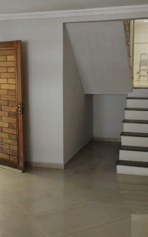 Casa à venda com 160m², 3 quartos e 2 vagas Casa à venda com 160m², 3 quartos e 2 vagasSala