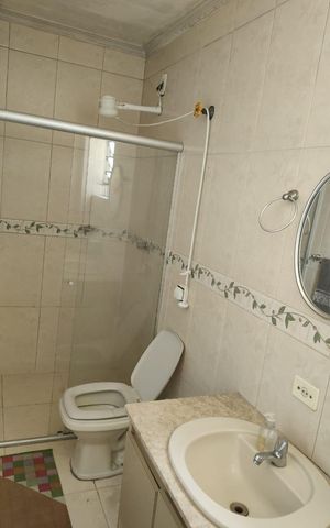 Casa à venda com 160m², 3 quartos e 2 vagas Casa à venda com 160m², 3 quartos e 2 vagasBanheiro