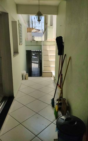 Casa à venda com 160m², 3 quartos e 2 vagas Casa à venda com 160m², 3 quartos e 2 vagasÁrea externa
