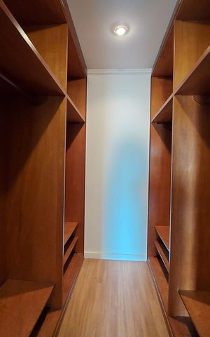Casa para alugar com 426m², 5 quartos e 4 vagas Casa para alugar com 426m², 5 quartos e 4 vagasCloset do quarto 6