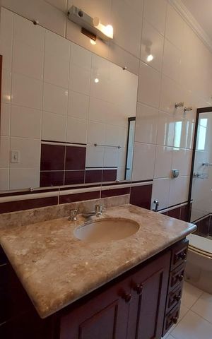 Casa para alugar com 426m², 5 quartos e 4 vagas Casa para alugar com 426m², 5 quartos e 4 vagasBanheiro social 1