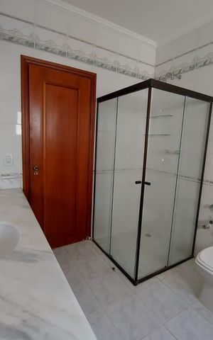 Casa para alugar com 426m², 5 quartos e 4 vagas Casa para alugar com 426m², 5 quartos e 4 vagasBanheiro da suíte 1