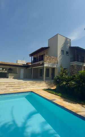 Casa para alugar com 426m², 5 quartos e 4 vagas Casa para alugar com 426m², 5 quartos e 4 vagasPiscina