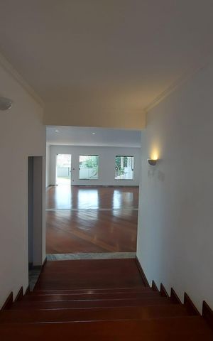 Casa para alugar com 426m², 5 quartos e 4 vagas Casa para alugar com 426m², 5 quartos e 4 vagasCorredor