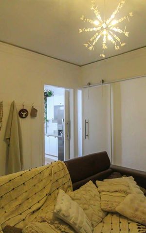 Casa à venda com 90m², 3 quartos e 3 vagas Casa à venda com 90m², 3 quartos e 3 vagasSala