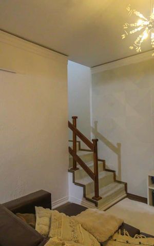 Casa à venda com 90m², 3 quartos e 3 vagas Casa à venda com 90m², 3 quartos e 3 vagasSala