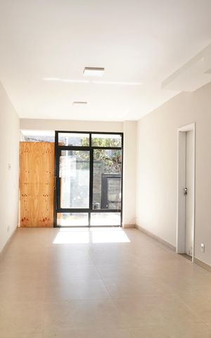 Casa à venda com 163m², 3 quartos e 2 vagas Casa à venda com 163m², 3 quartos e 2 vagasSala 1 - Casa 2