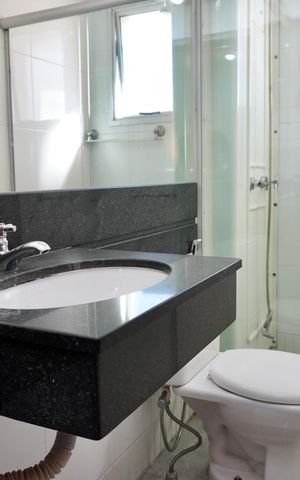 Apartamento para alugar com 140m², 2 quartos e 2 vagas Apartamento para alugar com 140m², 2 quartos e 2 vagasBanheiro da Suíte