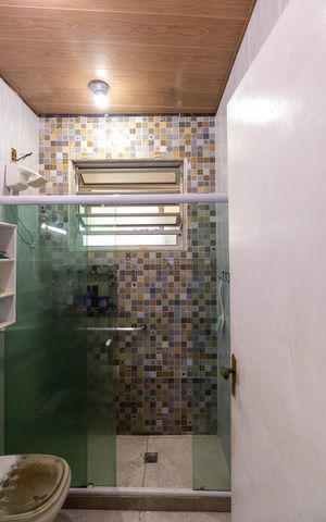 Casa à venda com 370m², 4 quartos e 2 vagas Casa à venda com 370m², 4 quartos e 2 vagasBanheiro do Quarto 2