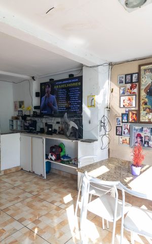 Casa à venda com 370m², 4 quartos e 2 vagas Casa à venda com 370m², 4 quartos e 2 vagasSala
