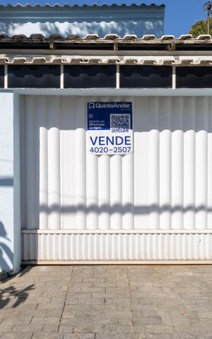 Casa à venda com 370m², 4 quartos e 2 vagas Casa à venda com 370m², 4 quartos e 2 vagasPlaquinha