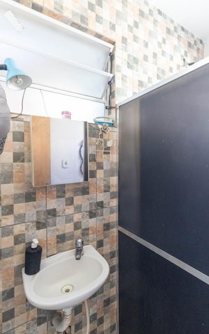 Casa à venda com 370m², 4 quartos e 2 vagas Casa à venda com 370m², 4 quartos e 2 vagasBanheiro Social