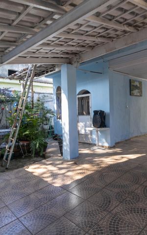 Casa à venda com 370m², 4 quartos e 2 vagas Casa à venda com 370m², 4 quartos e 2 vagasGaragem