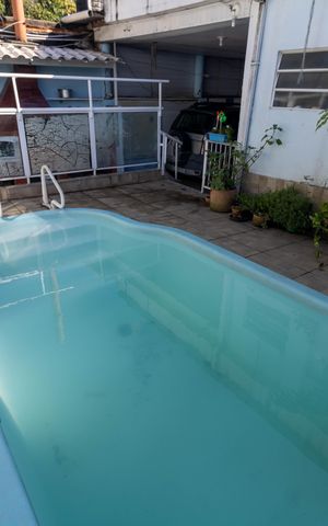 Casa à venda com 370m², 4 quartos e 2 vagas Casa à venda com 370m², 4 quartos e 2 vagasPiscina