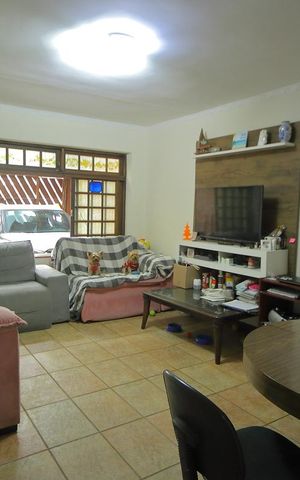 Casa à venda com 150m², 3 quartos e 2 vagasSala