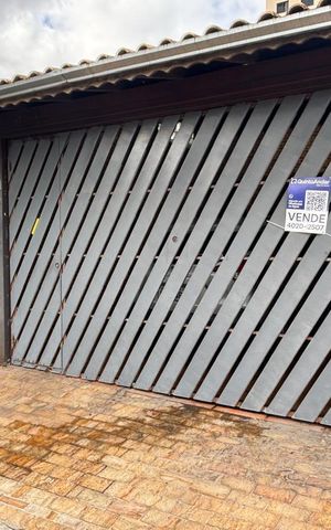 Casa à venda com 150m², 3 quartos e 2 vagas Casa à venda com 150m², 3 quartos e 2 vagasFachada