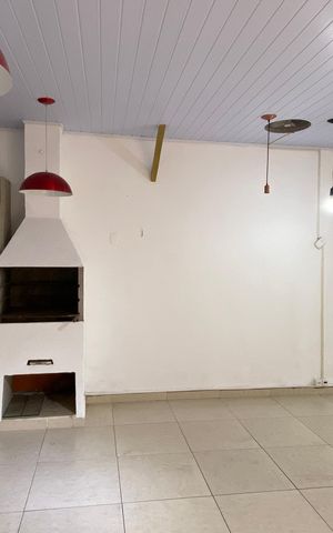Casa à venda com 170m², 3 quartos e 2 vagas Casa à venda com 170m², 3 quartos e 2 vagasÁrea externa