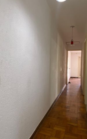 Casa à venda com 170m², 3 quartos e 2 vagas Casa à venda com 170m², 3 quartos e 2 vagasCorredor