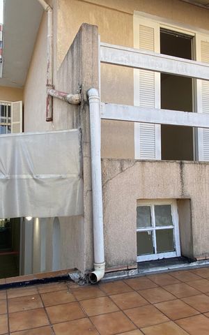 Casa à venda com 170m², 3 quartos e 2 vagas Casa à venda com 170m², 3 quartos e 2 vagasVaranda