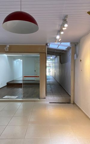 Casa à venda com 170m², 3 quartos e 2 vagas Casa à venda com 170m², 3 quartos e 2 vagasÁrea externa