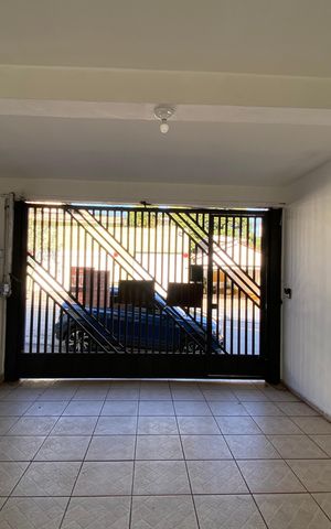 Casa à venda com 170m², 3 quartos e 2 vagas Casa à venda com 170m², 3 quartos e 2 vagasGaragem