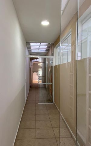 Casa à venda com 170m², 3 quartos e 2 vagas Casa à venda com 170m², 3 quartos e 2 vagasÁrea externa