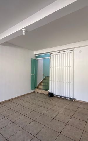 Casa à venda com 170m², 3 quartos e 2 vagas Casa à venda com 170m², 3 quartos e 2 vagasGaragem