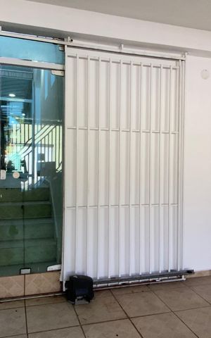 Casa à venda com 170m², 3 quartos e 2 vagas Casa à venda com 170m², 3 quartos e 2 vagasÁrea externa