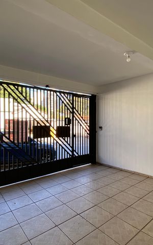 Casa à venda com 170m², 3 quartos e 2 vagas Casa à venda com 170m², 3 quartos e 2 vagasGaragem