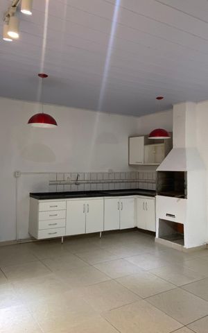 Casa à venda com 170m², 3 quartos e 2 vagas Casa à venda com 170m², 3 quartos e 2 vagasÁrea externa