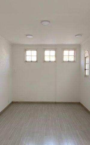 Casa à venda com 170m², 3 quartos e 2 vagas Casa à venda com 170m², 3 quartos e 2 vagasSala 1
