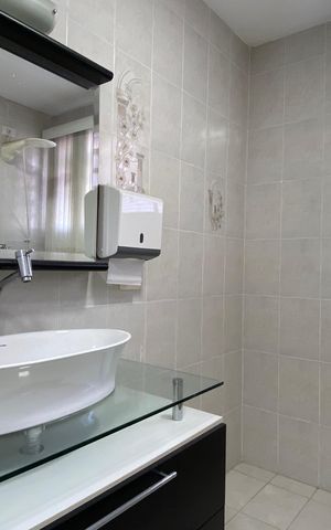Casa à venda com 170m², 3 quartos e 2 vagas Casa à venda com 170m², 3 quartos e 2 vagasBanheiro 2