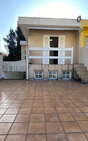 Casa à venda com 170m², 3 quartos e 2 vagas Casa à venda com 170m², 3 quartos e 2 vagasVaranda