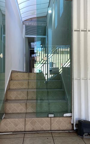 Casa à venda com 170m², 3 quartos e 2 vagas Casa à venda com 170m², 3 quartos e 2 vagasÁrea externa
