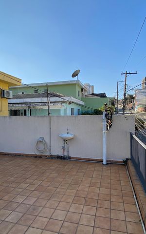 Casa à venda com 170m², 3 quartos e 2 vagas Casa à venda com 170m², 3 quartos e 2 vagasVaranda