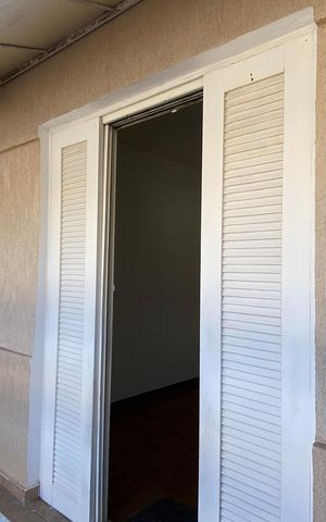 Casa à venda com 170m², 3 quartos e 2 vagas Casa à venda com 170m², 3 quartos e 2 vagasVaranda